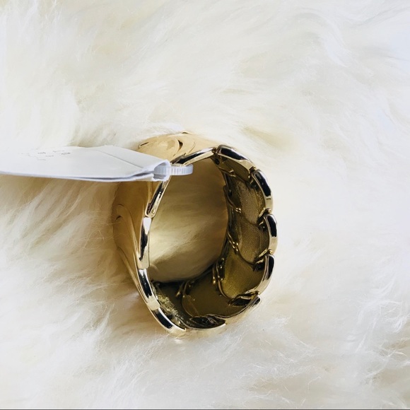 *5 FOR $25* NWT Crescent Gold Stretch Bracelet - Picture 4 of 4